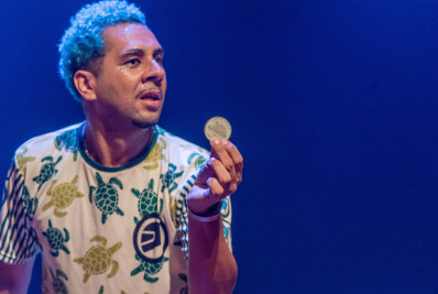 Jonathan faz sessão única no Sesc São Gonçalo neste sábado