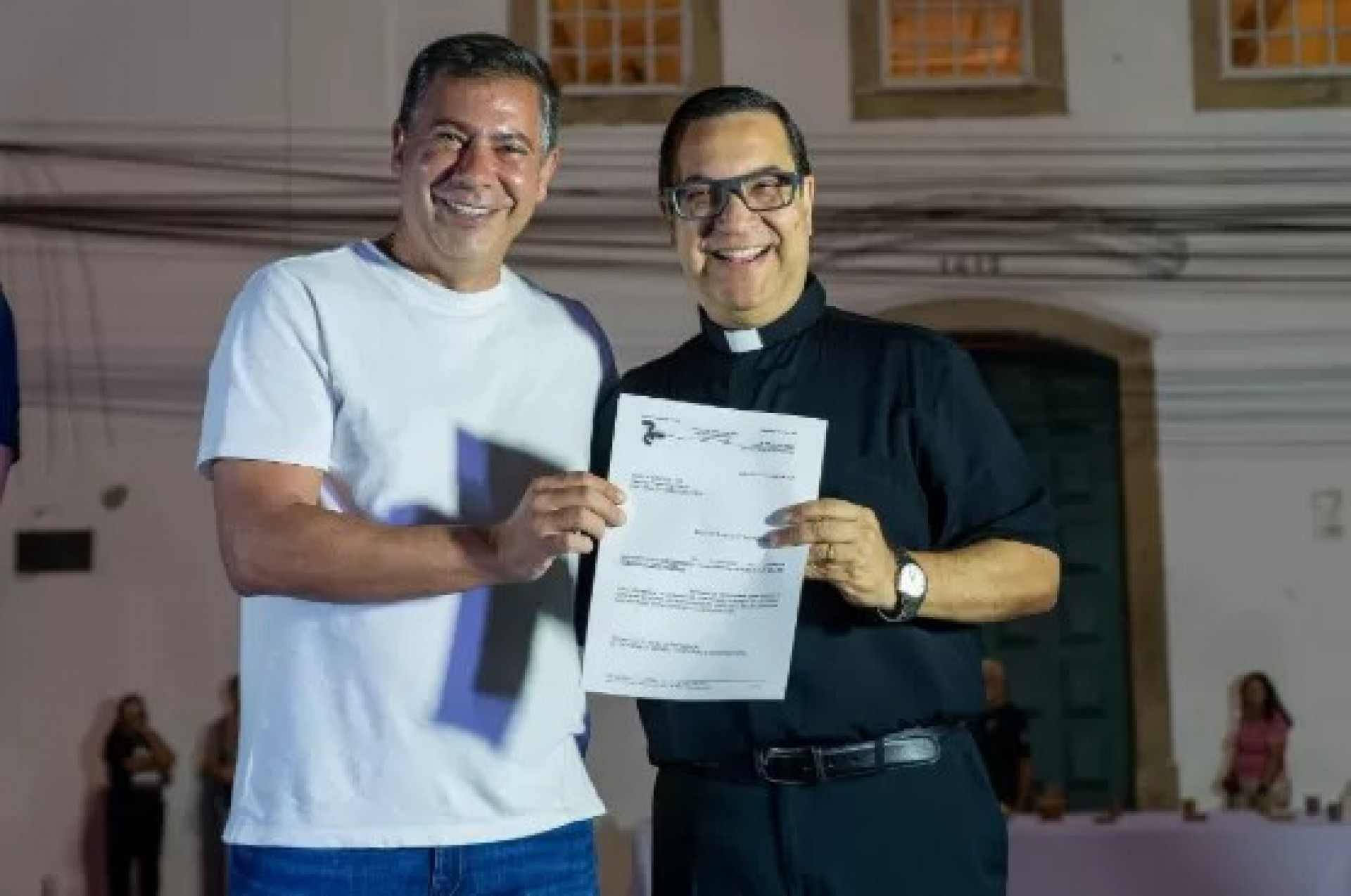 Prefeito Dr Serginho e o Padre  - Renata Cristiane 