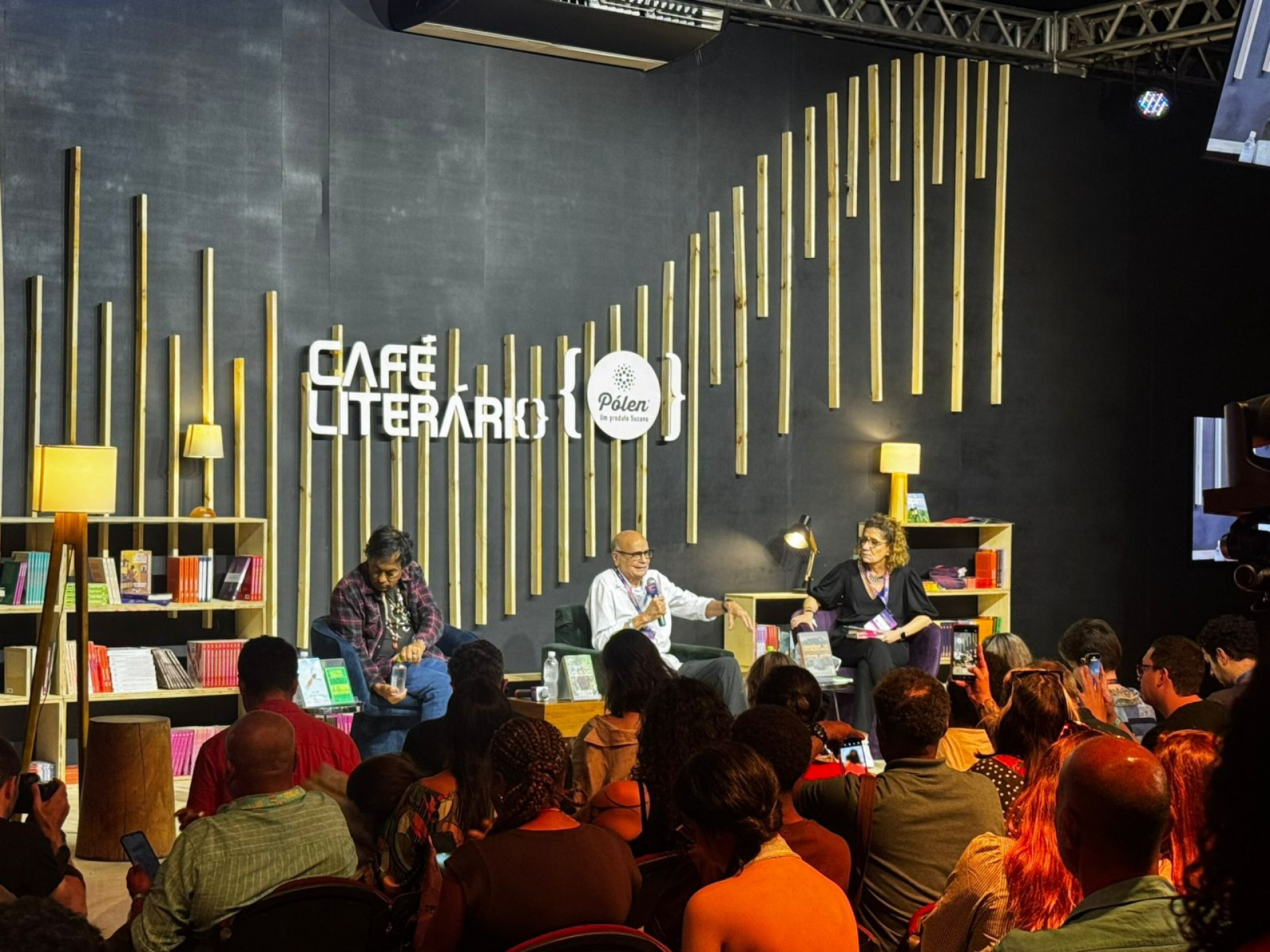 Ailton Krenak, Drauzio Varella e Miriam Leitão no Café Literário - Gabriel Salotti / Agência O Dia