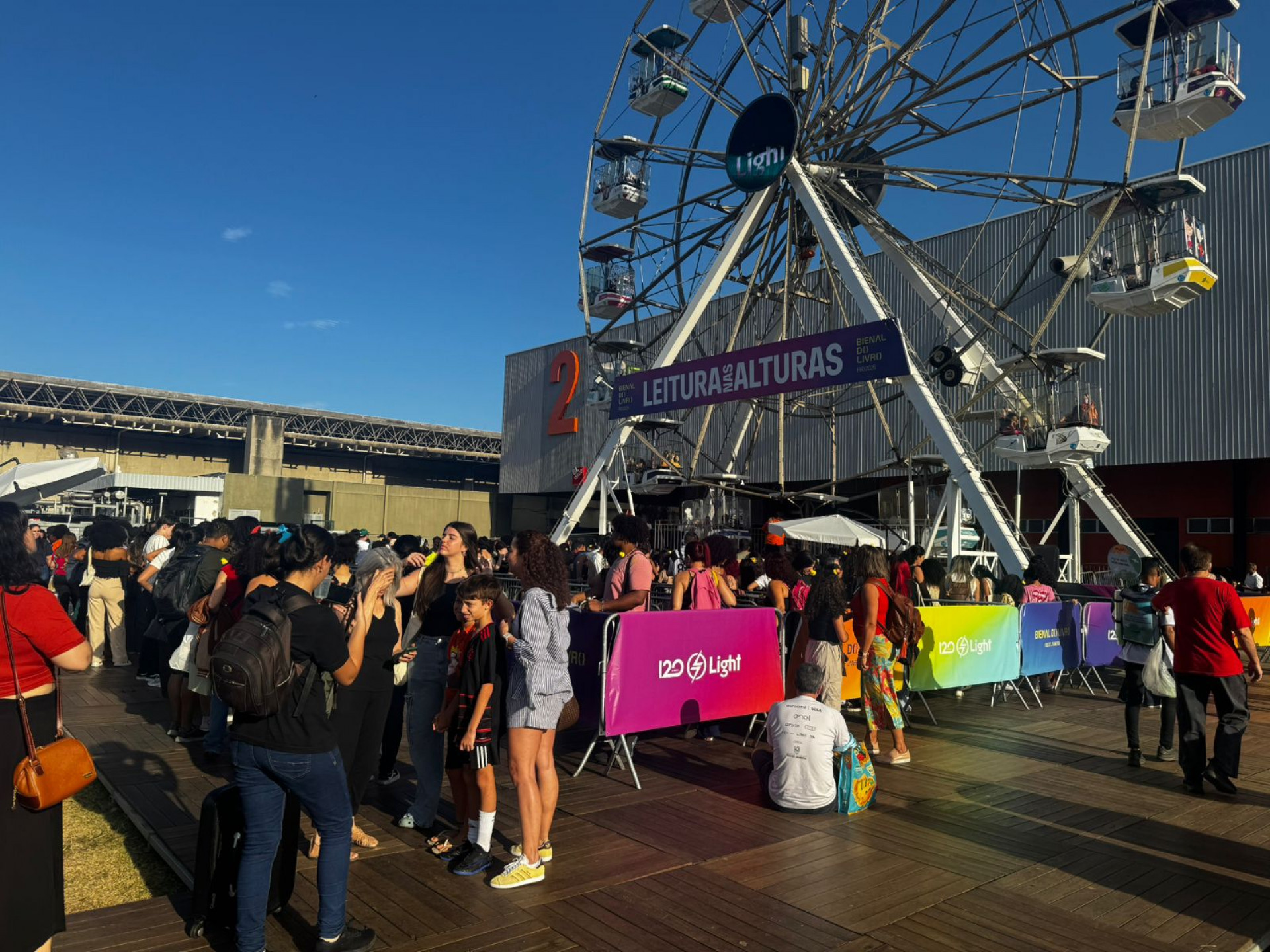 Roda-gigante Leitura Nas Alturas alegrou o público - Gabriel Salotti / Agência O Dia