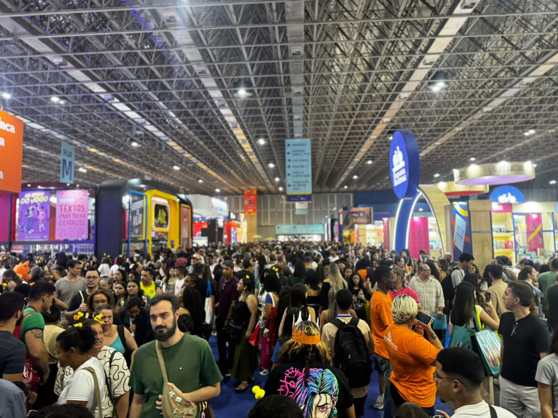 Bienal foi marcada por grandes filas e movimentação alta - Gabriel Salotti / Agência O Dia