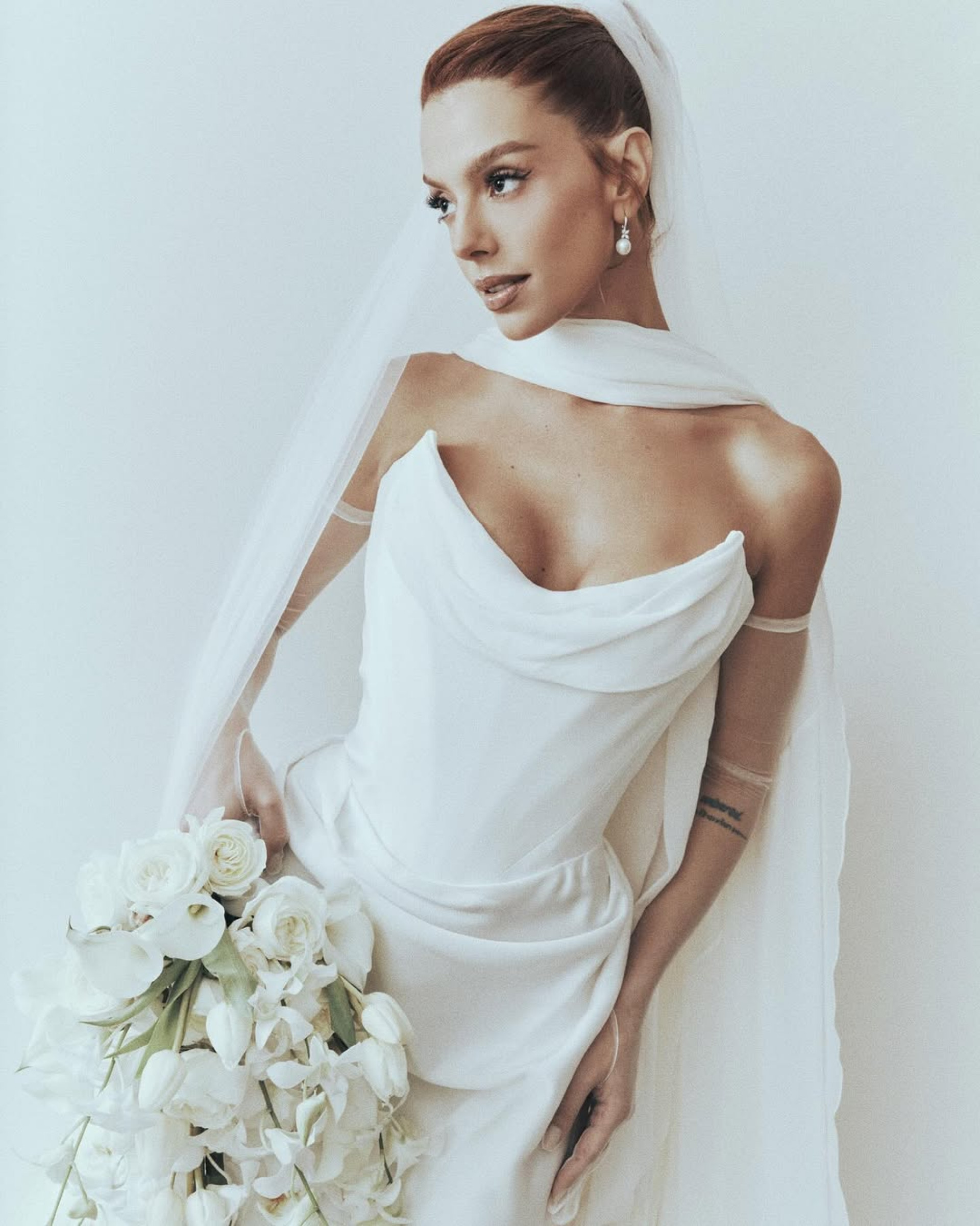 Giovanna Lancellotti surgiu vestida de noiva em cliques nas redes sociais  - Reprodução/Instagram 