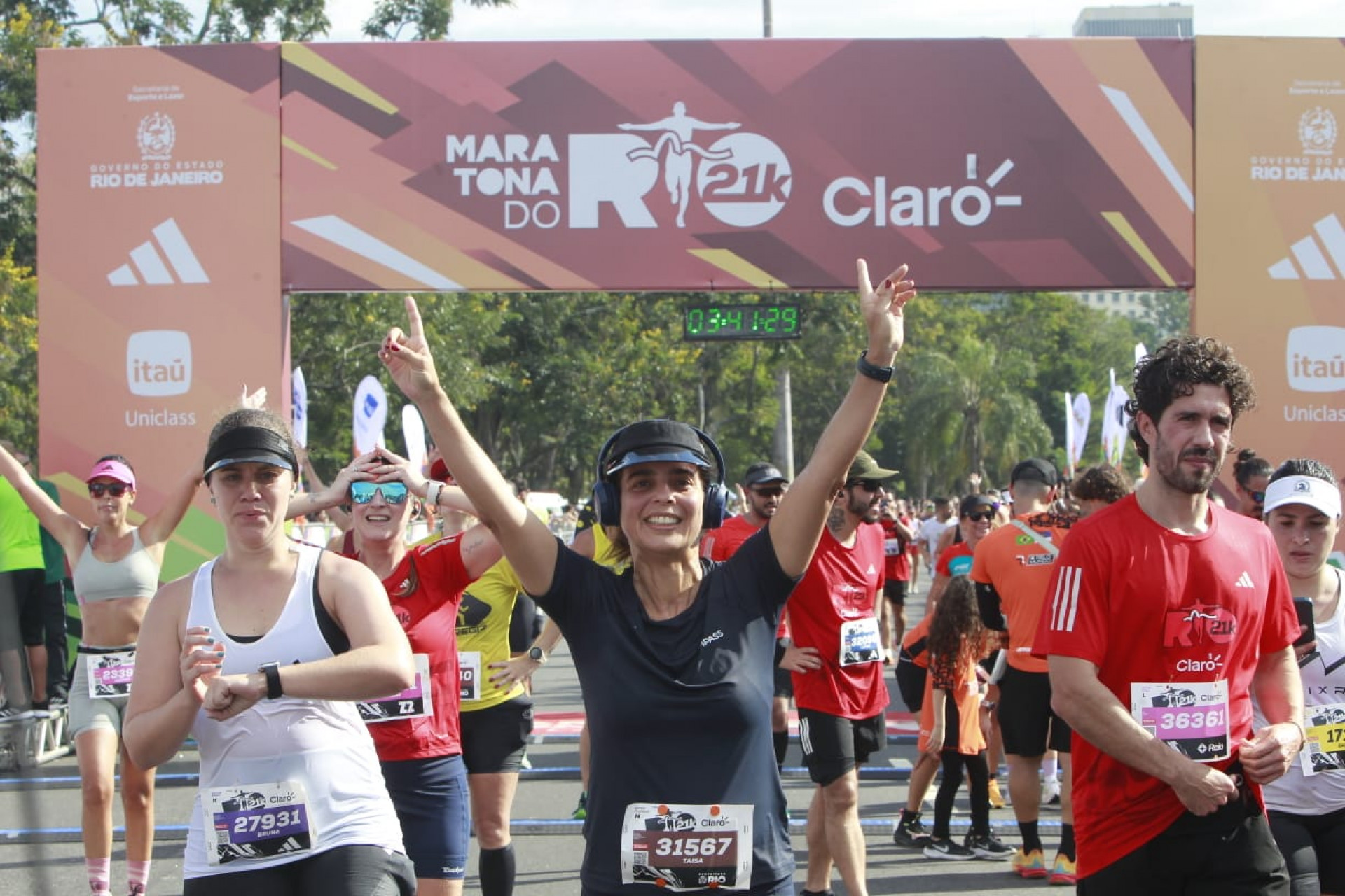 Chegada dos corredores foi marcada por muita emoção e choros - Reginaldo Pimenta/Agência O Dia