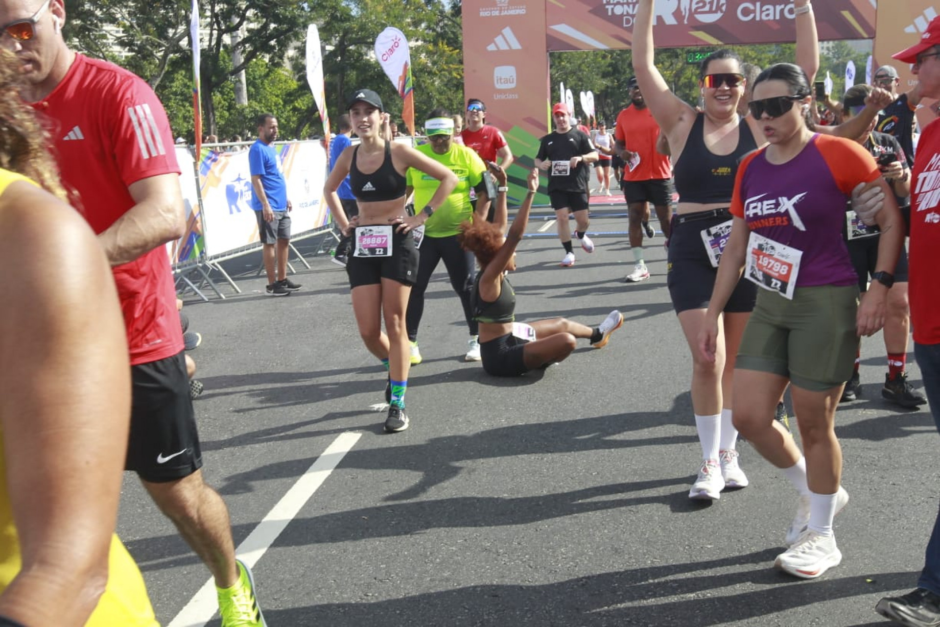 Chegada dos corredores foi marcada por muita emoção e choros - Reginaldo Pimenta/Agência O Dia