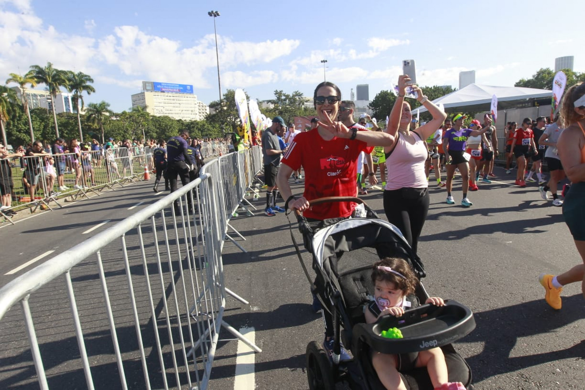 Chegada dos corredores foi marcada por muita emoção e choros - Reginaldo Pimenta/Agência O Dia