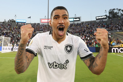 Allan prega 'pés no chão' contra Atlético de Madrid e exalta 'ambiente leve' no Botafogo