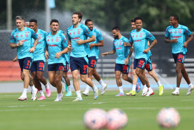 Ayrton Lucas, De la Cruz e Gerson não participam de treino do Flamengo