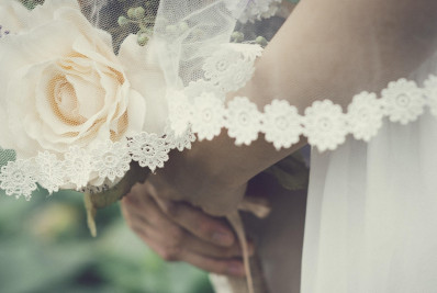 Noiva é morta a tiros na França ao sair de festa de casamento