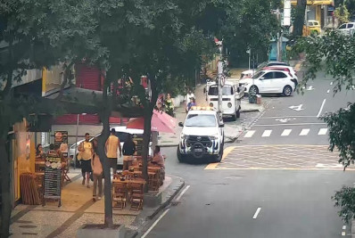 Vídeo! Motorista embriagado capota e bate em outros veículos em Copacabana