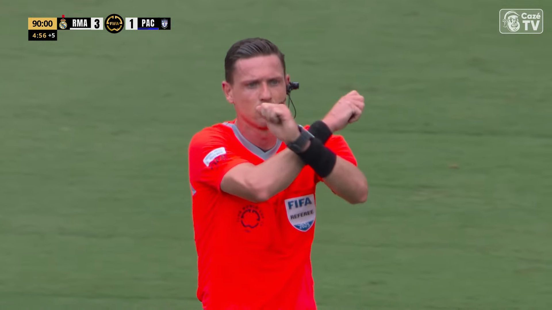 Ramon Abatti Abel paralisou jogo do Real Madrid ap&oacute;s den&uacute;ncia de racismo - Reprodu&ccedil;&atilde;o / Caz&eacute;TV