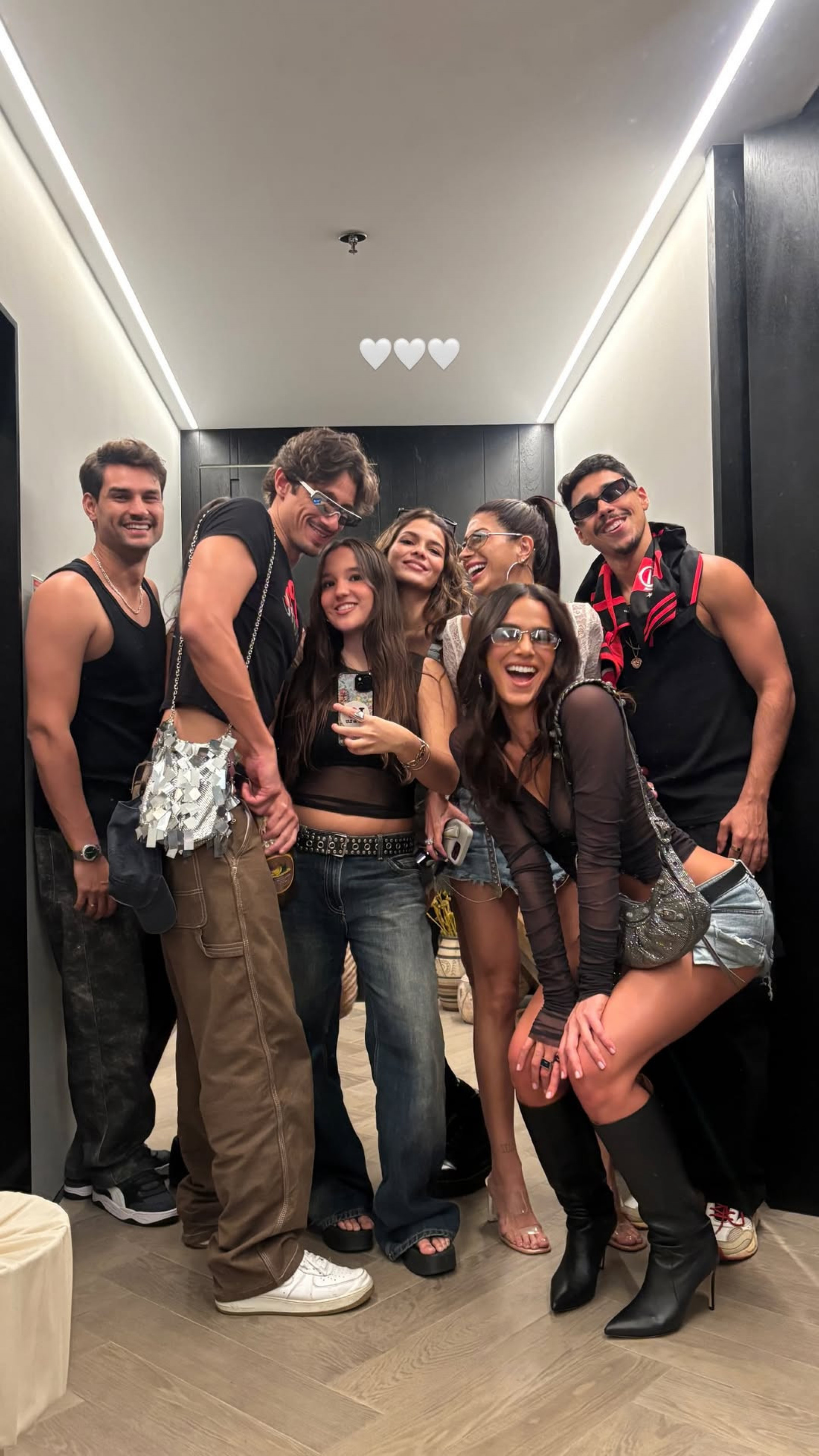 Bruna Marquezine aposta em look ousado para festa funk no Rio - Reprodução / X