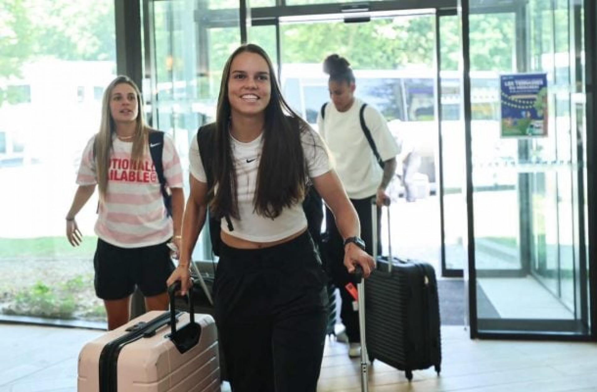 Sele&ccedil;&atilde;o Brasileira feminina se apresenta em Grenoble para enfrentar a Fran&ccedil;a