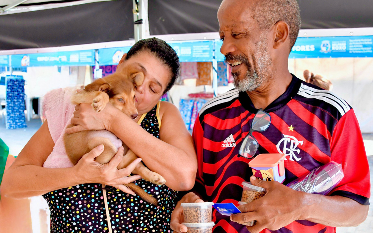 O casal Nilson do Nascimento e Débora Rodrigues buscou o \