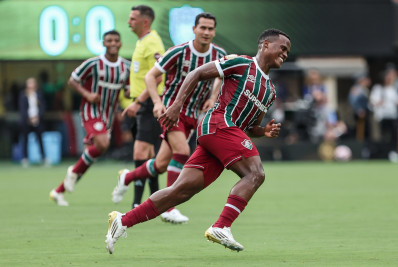 Arias marca primeiro gol de falta e lidera Fluminense em Mundiais