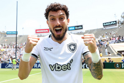 Alex Telles classifica Botafogo x Palmeiras como 'jogo histórico'