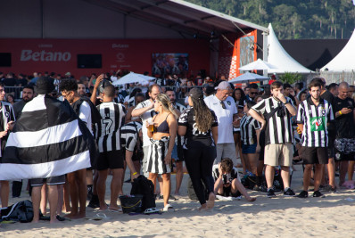 Torcedores do Botafogo celebram classificação às oitavas no Mundial: 'Indescritível'