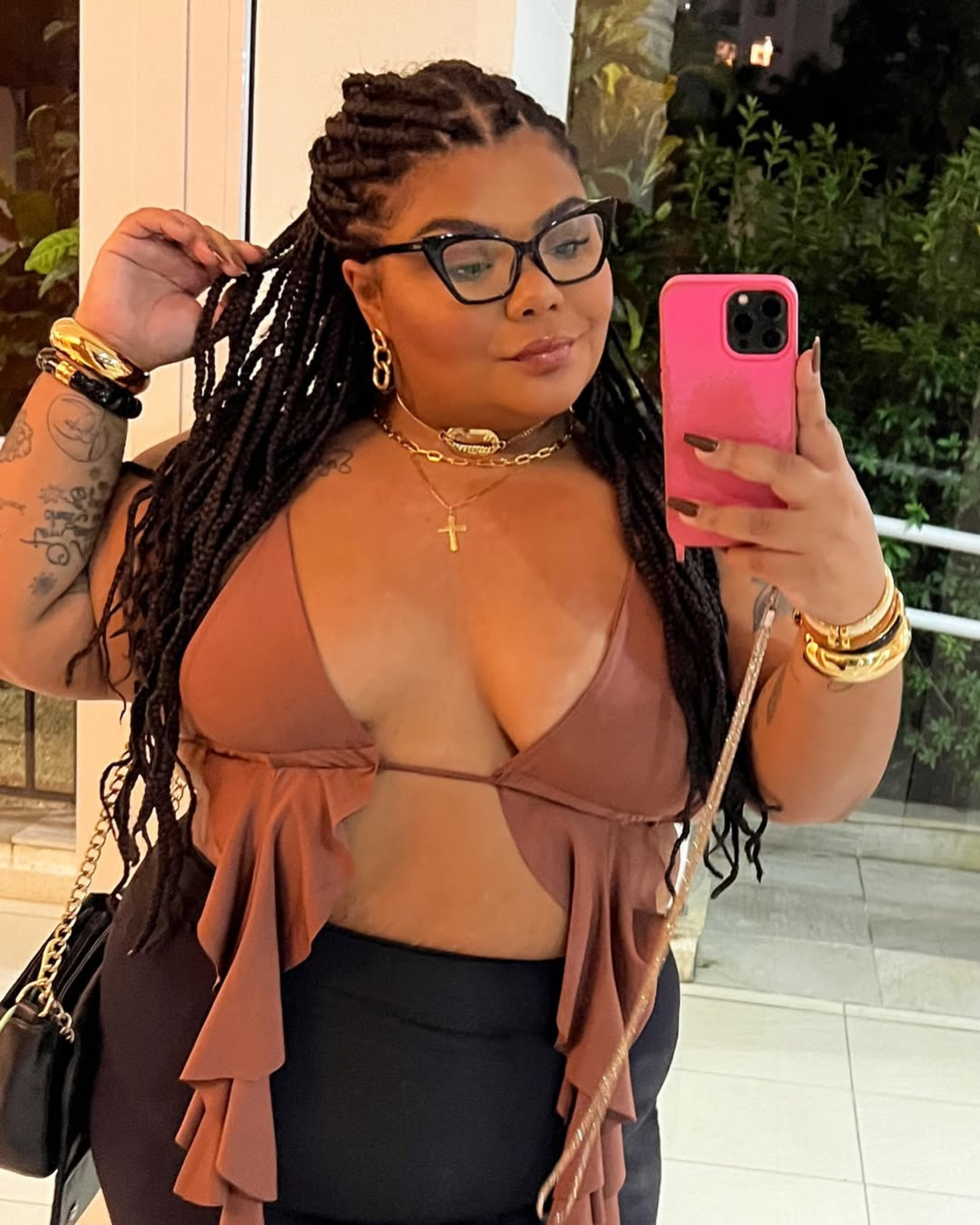 Flora Cruz contou a forma que lida com os comentários sobre seu corpo - Reprodução/Instagram