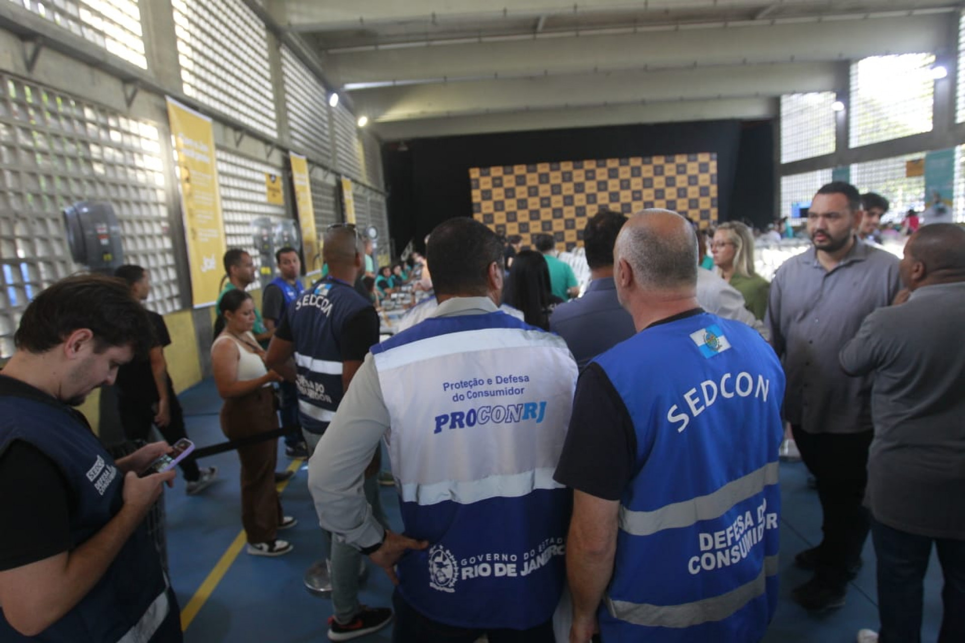 Defesa do Consumidor acompanharam primeiro dia de atendimento no superposto Jaé da Cidade Nova - Reginaldo Pimenta/Agência O Dia