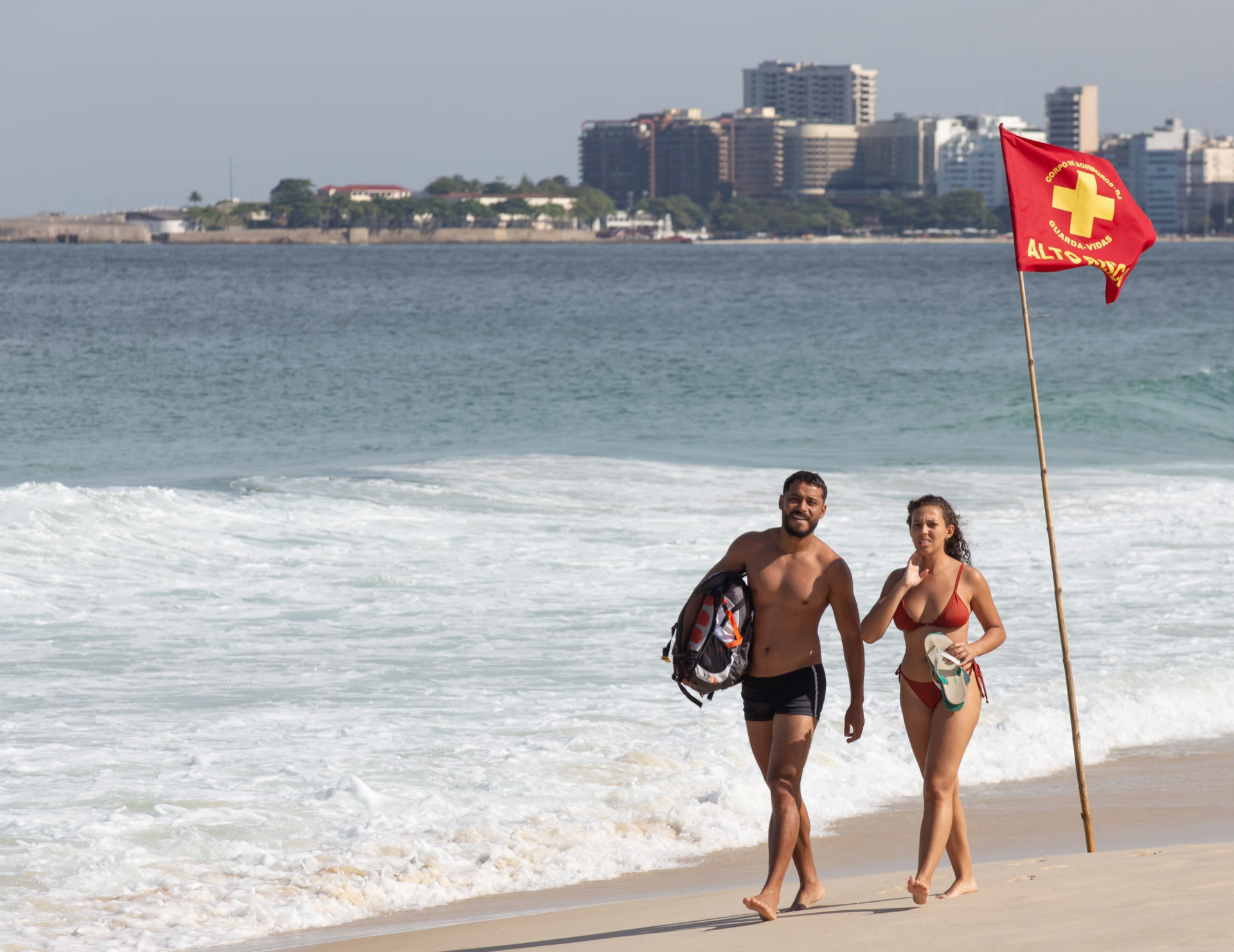 Movimentação na Praia do leme na Zona Sul do Rio de Janeiro nessa segunda-feira (23) - Érica Martin / Agência O Dia