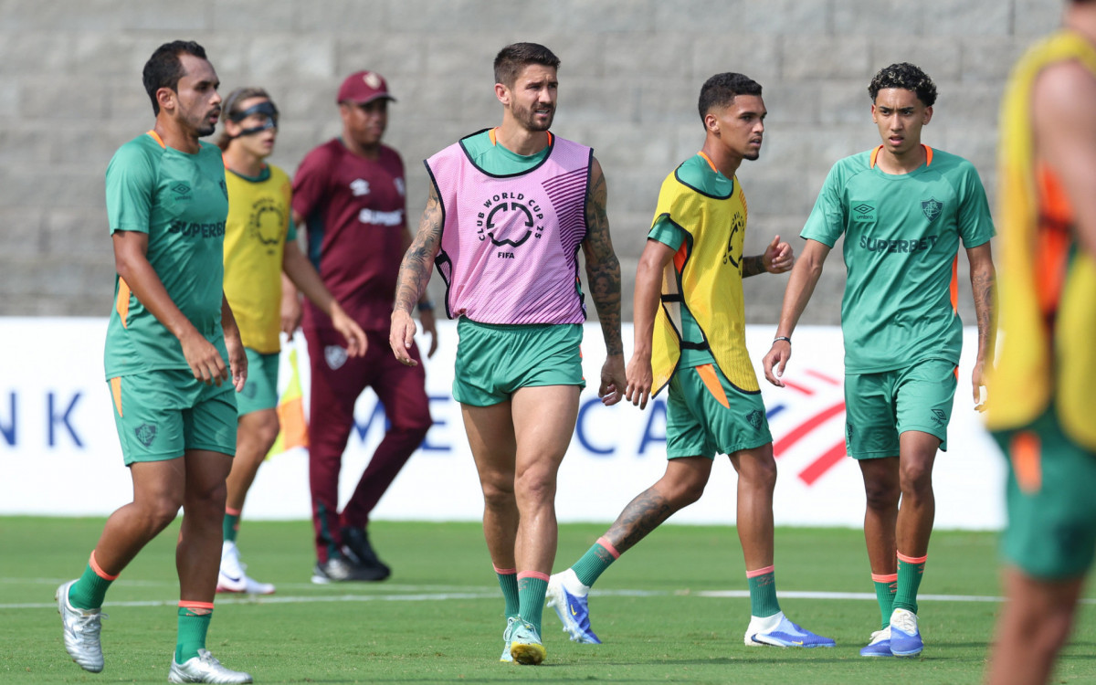 Everaldo foi bastante criticado por desempenho nos jogos contra Borussia Dortmund e Ulsan Hyundai