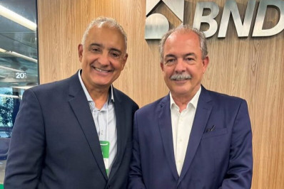 Prefeito de Rio das Ostras busca apoio do BNDES e Embratur para fortalecer turismo
