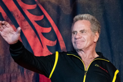 Martin Kove, ator de 'Karatê Kid' e 'Cobra Kai', é acusado de morder colega em evento