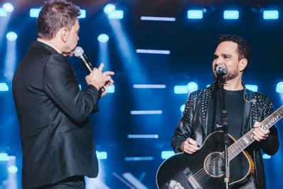 Luciano homenageia Zezé Di Camargo e deseja sucesso aos shows solo do irmão