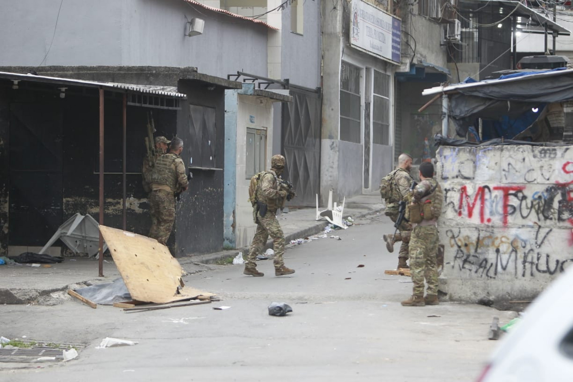Equipes da Core em apoio a operação no Complexo do Alemão - Reginaldo Pimenta/Agência O DIA