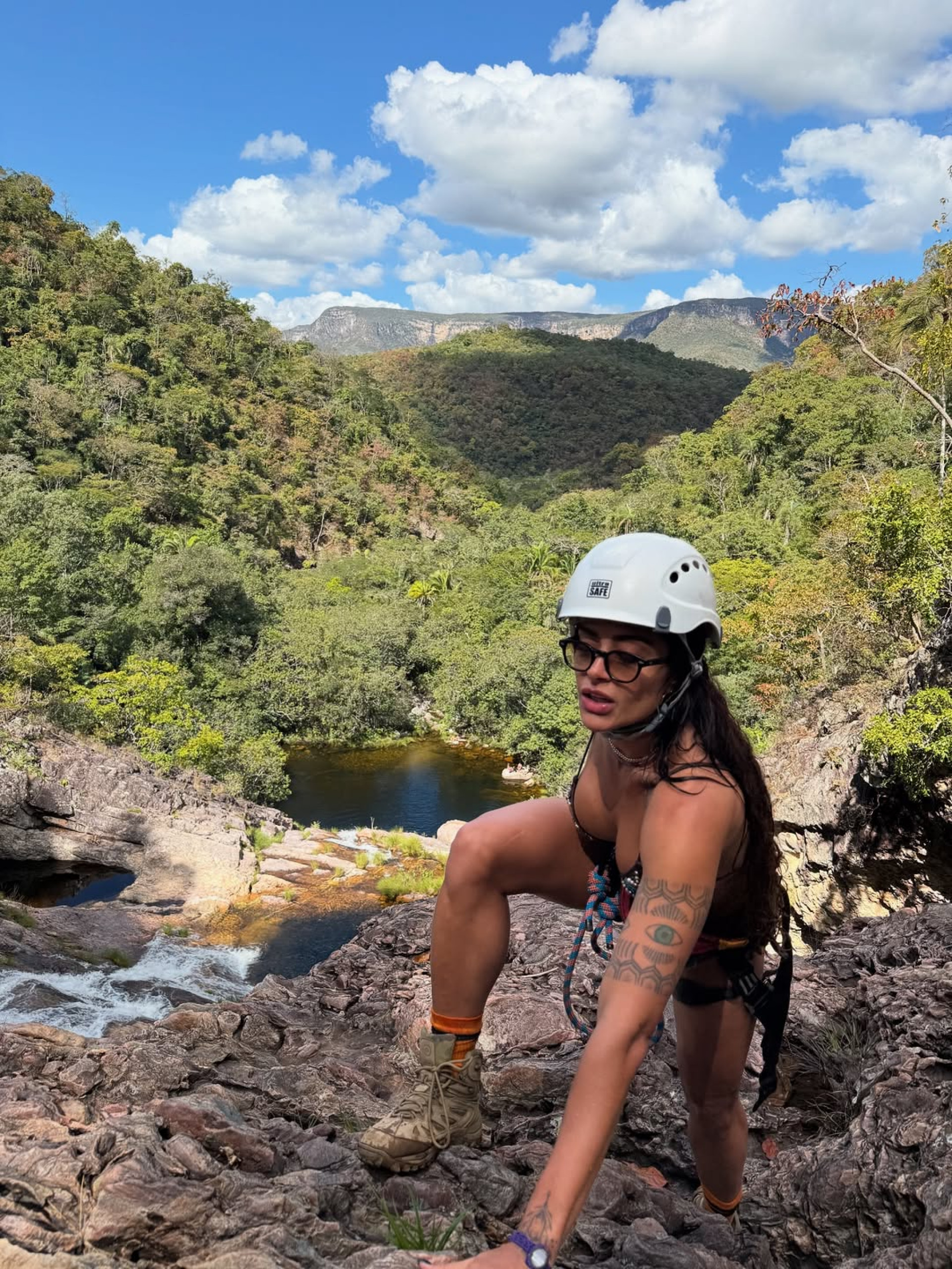 Aline Campos escalou uma montanha durante viagem - Reprodução/Instagram