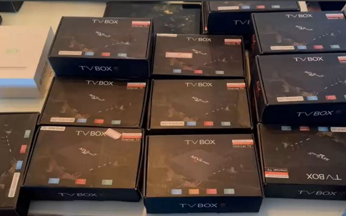 Aparelhos apreendidos durante operação contra esquema de venda de celulares roubados e furtados - Divulgação/PCERJ