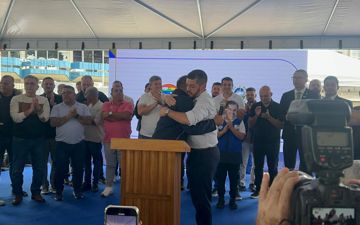  Dr Serginho (PL), lançou, nesta quarta-feira (25), as novas obras de reurbanização do centro da cidade, ao lado do governador em exercício, Rodrigo Bacellar (União)