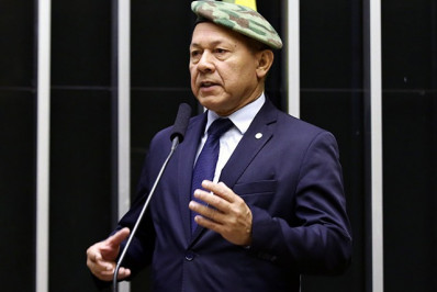 Relator do projeto que susta decreto do IOF publica parecer a favor da aprovação da derrubada