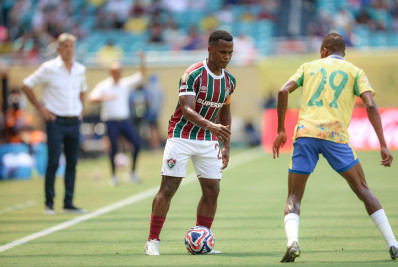 Arias vê 'atuação madura' do Fluminense e celebra classificação