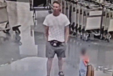 Vídeo: homem arremessa criança de 1 ano com força no chão de aeroporto na Rússia
