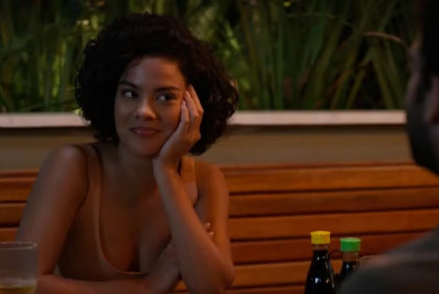 'Vale Tudo': Fátima e Afonso esbarram com Solange e Renato em restaurante e não disfarçam climão