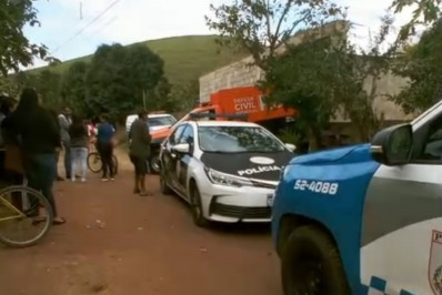 Adolescente de 14 anos confessa ter matado os pais e irmão a tiros