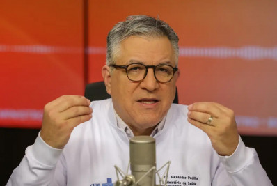 Padilha diz ser 'ato covarde' cancelamento de vistos da filha e esposa