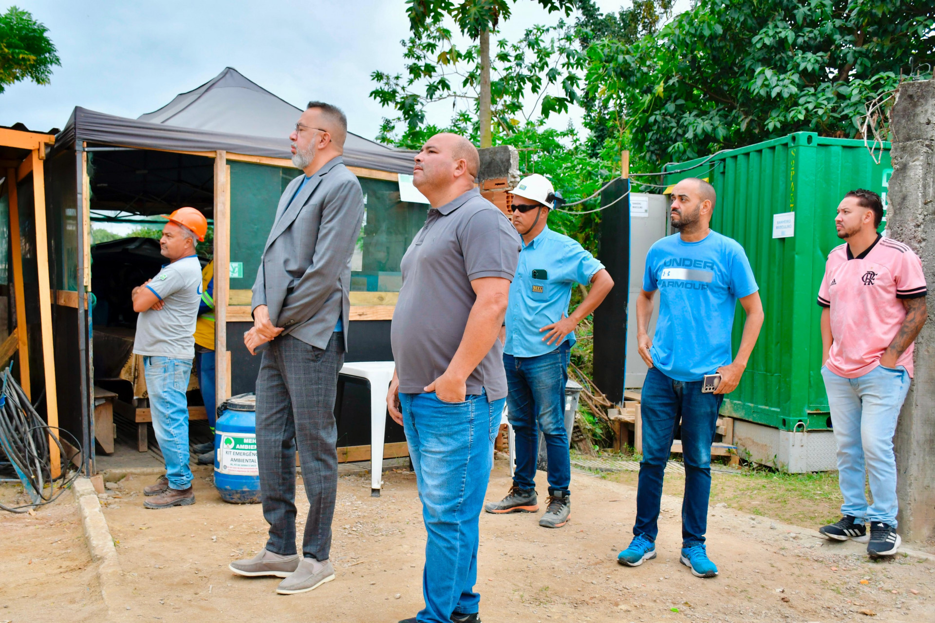 O prefeito Marcio Canella e o secret&aacute;rio de A&ccedil;&atilde;o Comunit&aacute;ria, Dudu Canella, observam os trabalhos   - Jeovani Campos /PMBR