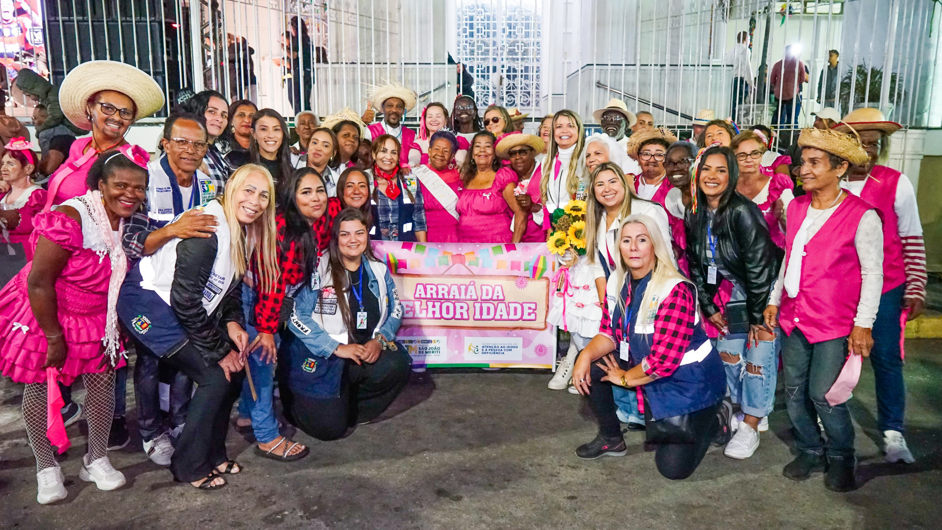 A Quadrilha da Melhor Idade tamb&eacute;m deu um show &agrave; parte com uma apresenta&ccedil;&atilde;o especial - Gilberto Rocha/ PMSJM