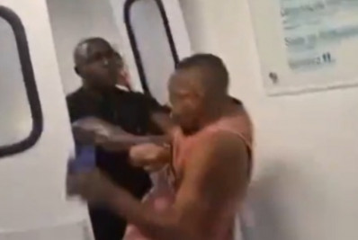 Vídeo: funcionário é afastado após empurrar acompanhante de paciente na UPA de Rocha Miranda