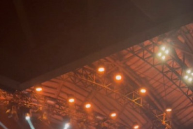 Grupo de k-pop faz show com todos os integrantes vestindo a camisa do Botafogo