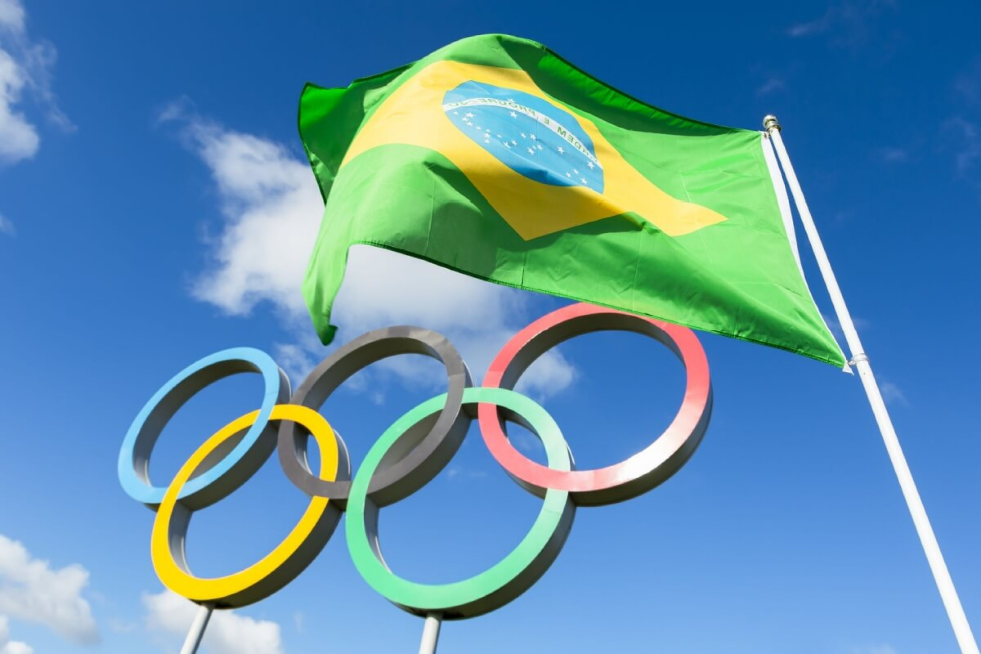 Atletas ol&iacute;mpicos brasileiros marcaram a hist&oacute;ria com feitos que transcendem o p&oacute;dio (Imagem: lazyllama | Shutterstock)