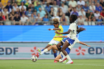 Brasil tem início avassalador, mas perde de virada para a França em amistoso