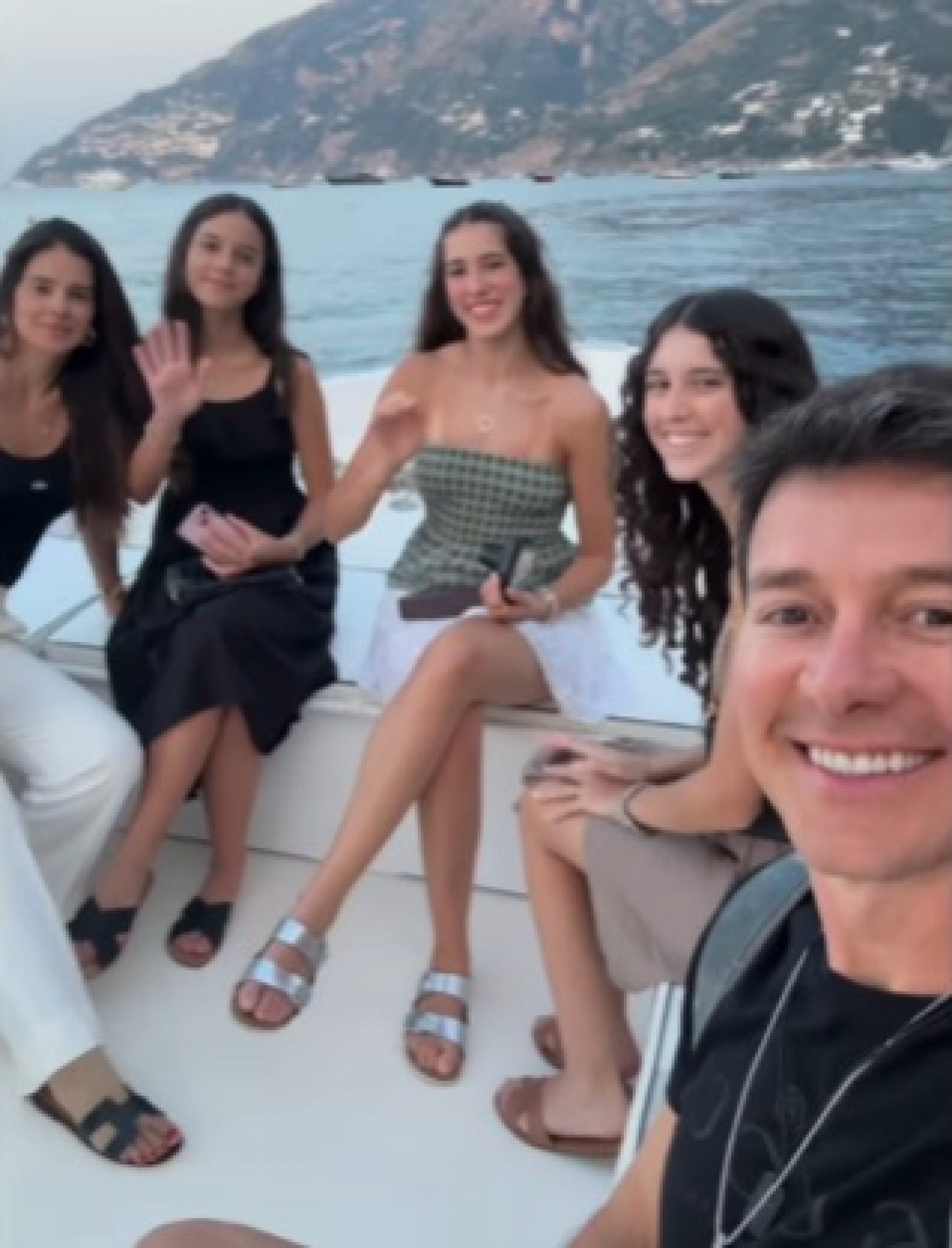 Vera Viel e Rodrigo Faro posaram junto das filhas  - Reprodução/Instagram