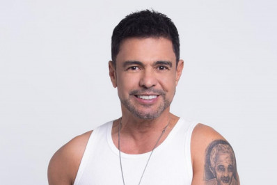 Zezé Di Camargo se emociona ao ganhar desenho do pai falecido com a neta