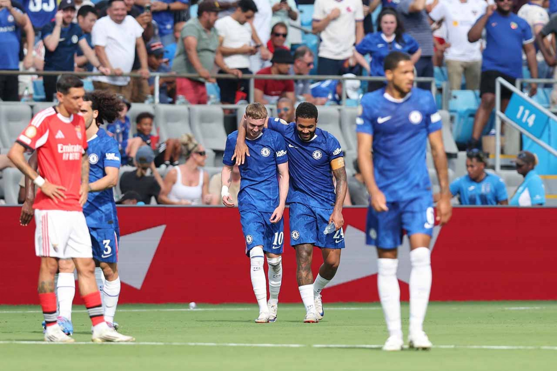 Benfica x Chelsea &eacute; interrompido aos 40 minutos do segundo tempo