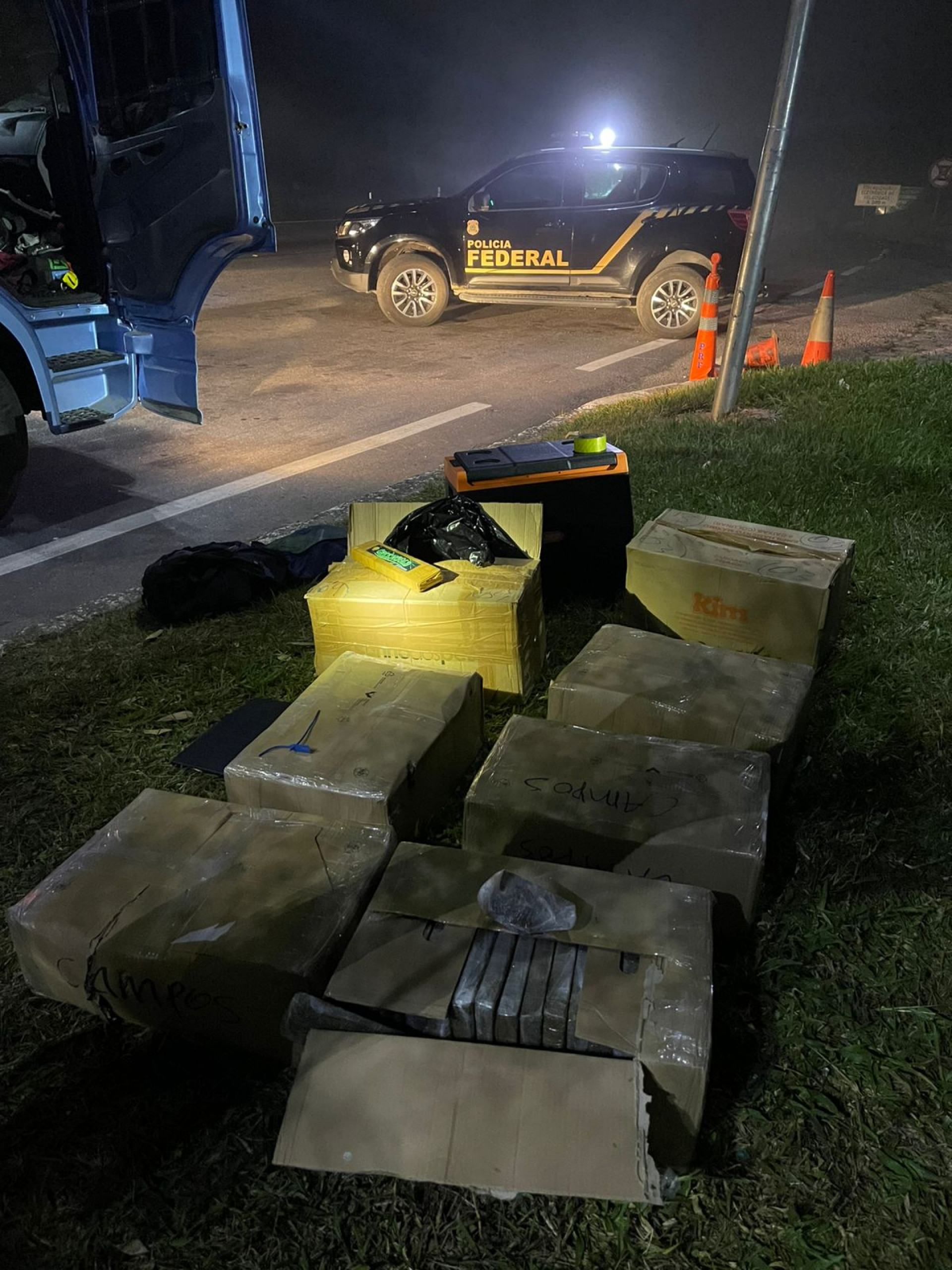 Drogas foram encontradas na boleia do caminhão