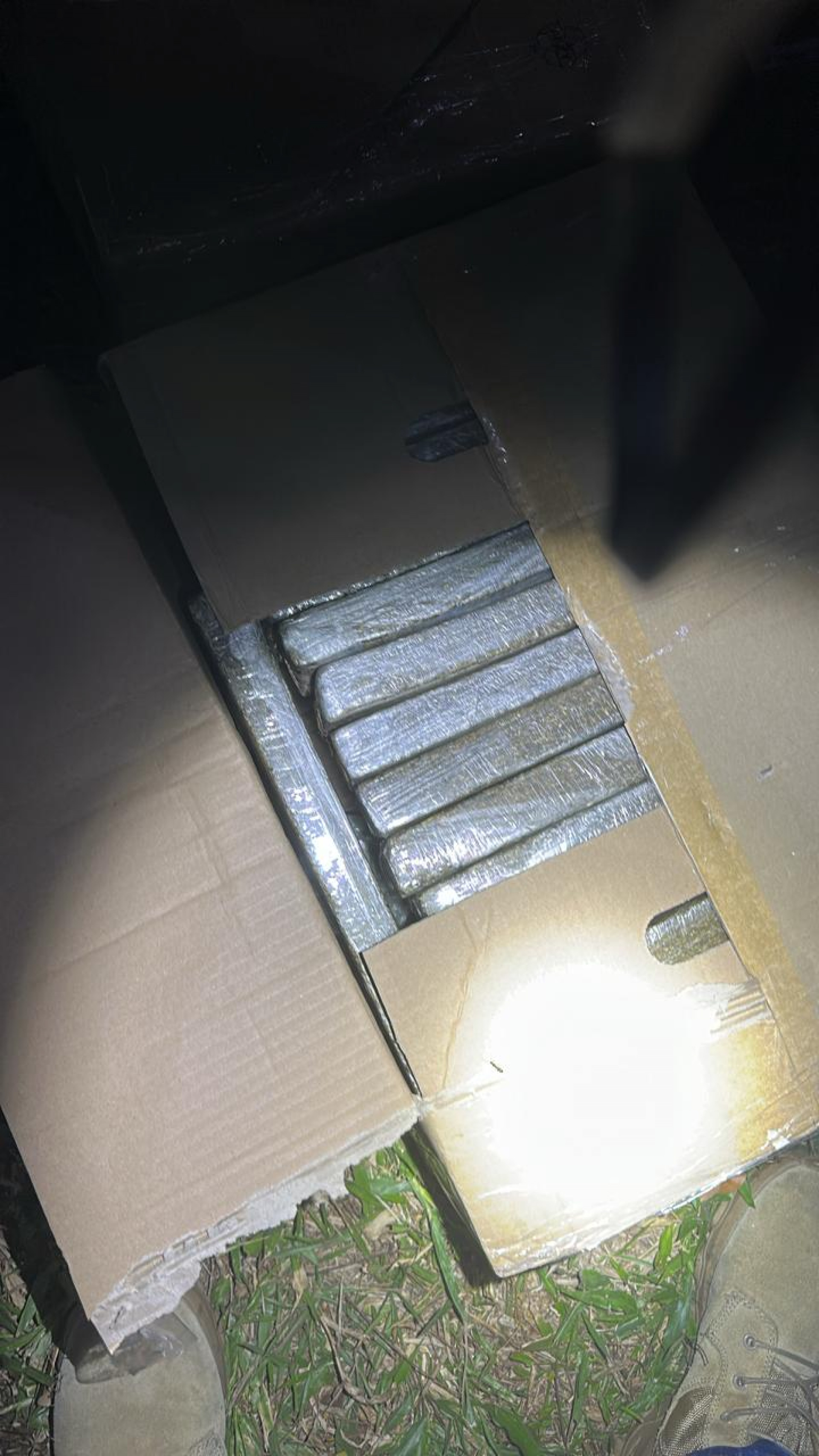 Drogas foram encontradas na boleia do caminhão