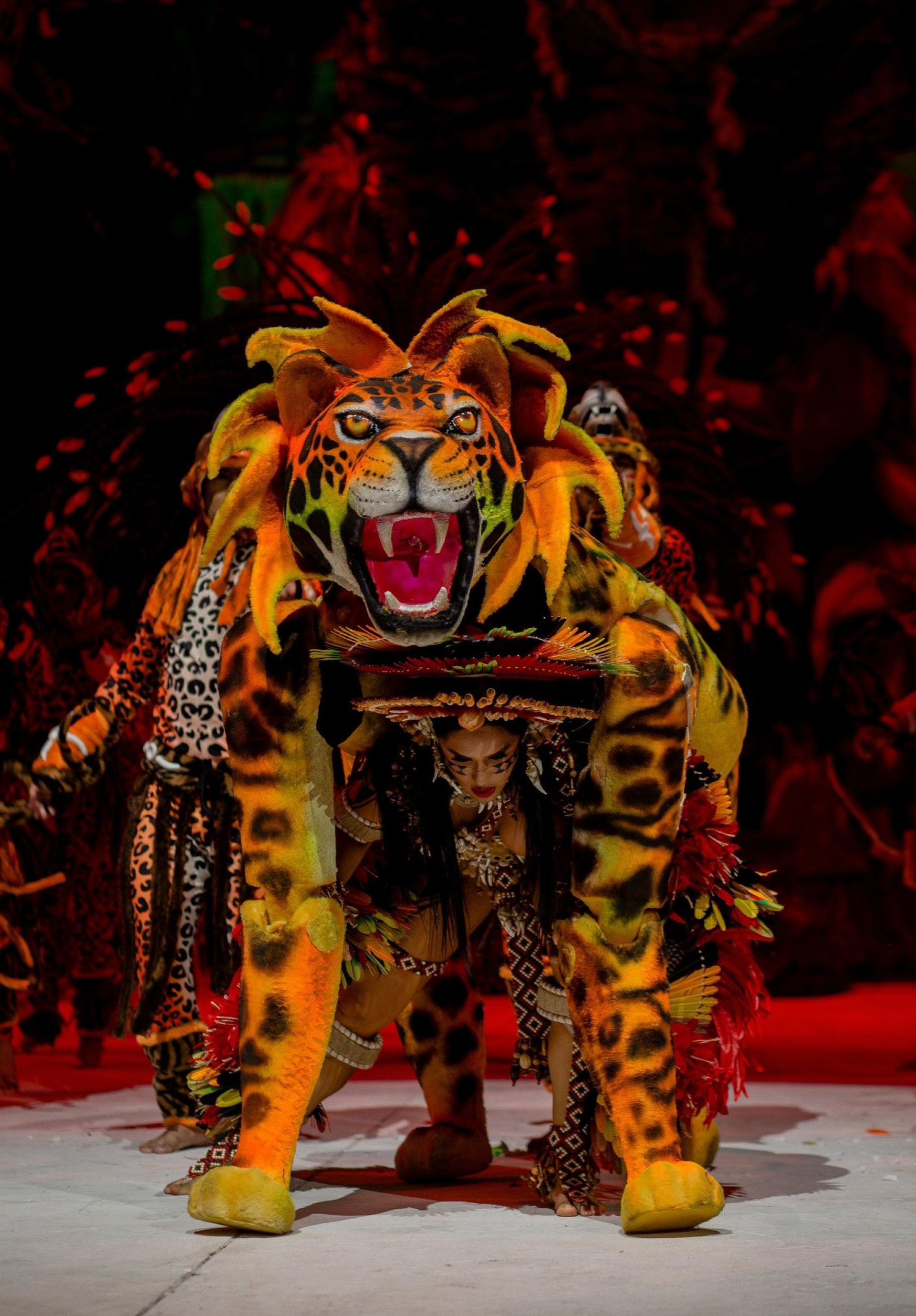 Isabelle Nogueira se transformou em onça na apresentação do Boi Garantindo - Reprodução / X