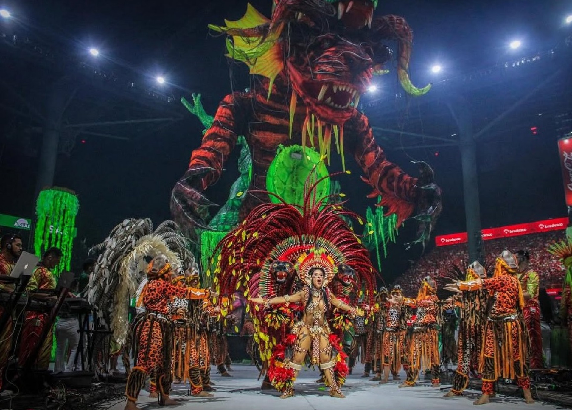 Isabelle Nogueira durante performance no Festival de Parintins - Reprodução / X
